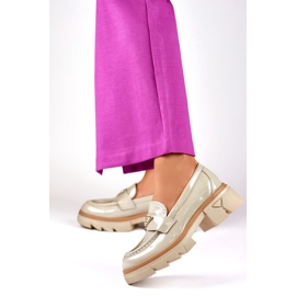 Mocasines moda mujer beige lacados 3