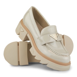 Mocasines moda mujer beige lacados 4