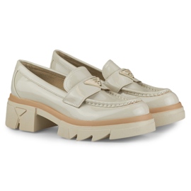 Mocasines moda mujer beige lacados 5