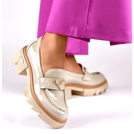 Mocasines moda mujer beige lacados 6