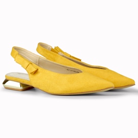 Zapatos de salón de mujer con tacón bajo y elegante. amarillo 1