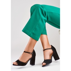 Elegantes sandalias de tacón alto con decoración dorada negro 3