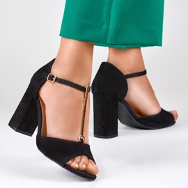 Elegantes sandalias de tacón alto con decoración dorada negro 6