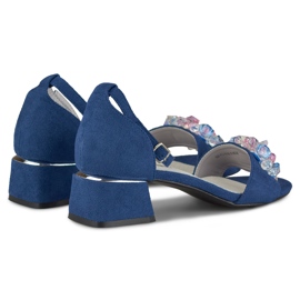 Sandalias tacón bajo adornos azul marino 1