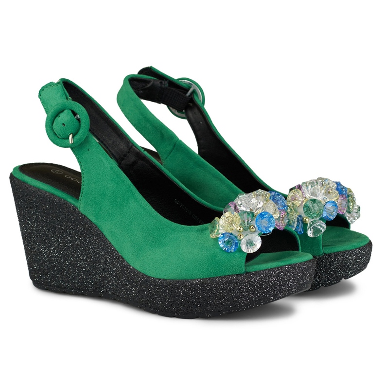 Sandalias cuña verde con abalorios 2
