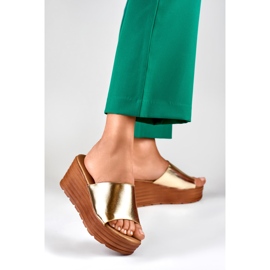 Chanclas Versis con cuña dorada dorado 4