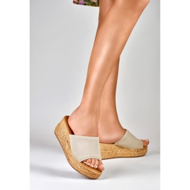 Cómodas zapatillas de casa mujer cuña beige 3