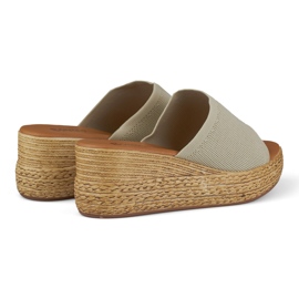 Cómodas zapatillas de casa mujer cuña beige 1