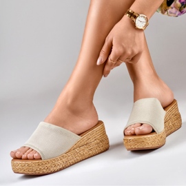 Cómodas zapatillas de casa mujer cuña beige 7