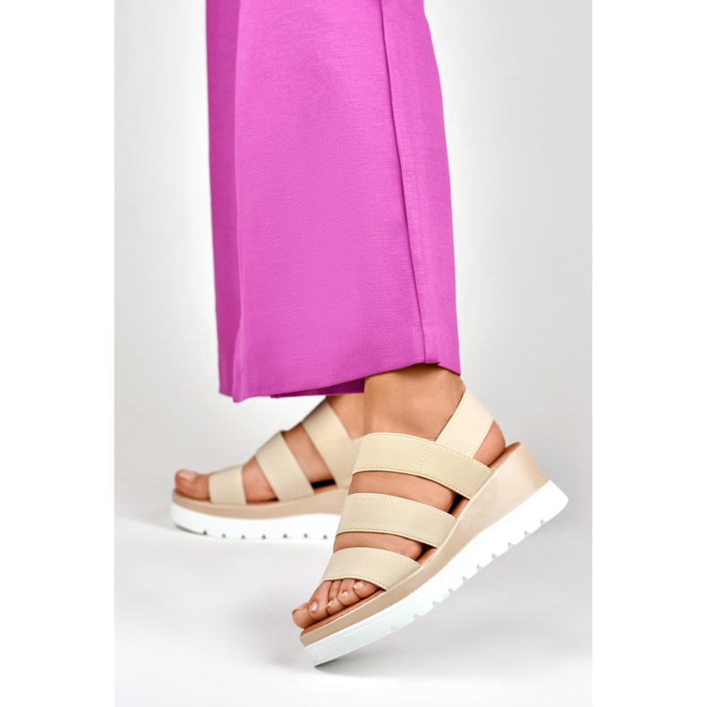 Sandalia plataforma baja elastico beige 2