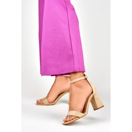 Sandalias beige tacón 4