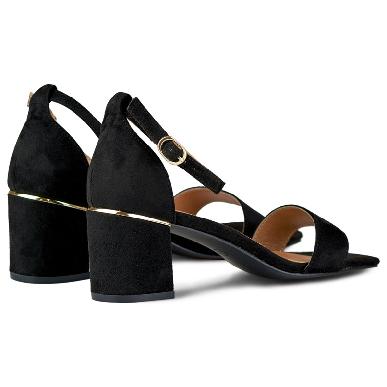 Sandalias negras de tacón bajo con detalle dorado negro 1