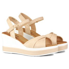 Cómodas sandalias cuña beige 2
