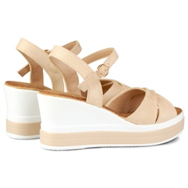 Cómodas sandalias cuña beige 1 Cómodas sandalias cuña beige 1