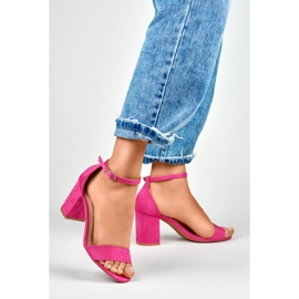 Sandalias clásicas fucsias en el poste rosado 5