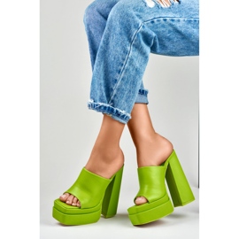 Chanclas de tacón color lima de Evelyn verde 1