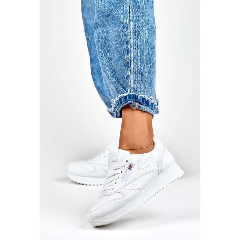 Zapatillas clásicas blancas de mujer. blanco 2