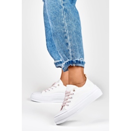 Zapatillas blancas de mujer en la plataforma. blanco 5