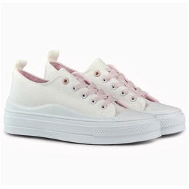 Zapatillas blancas de mujer en la plataforma. blanco 6