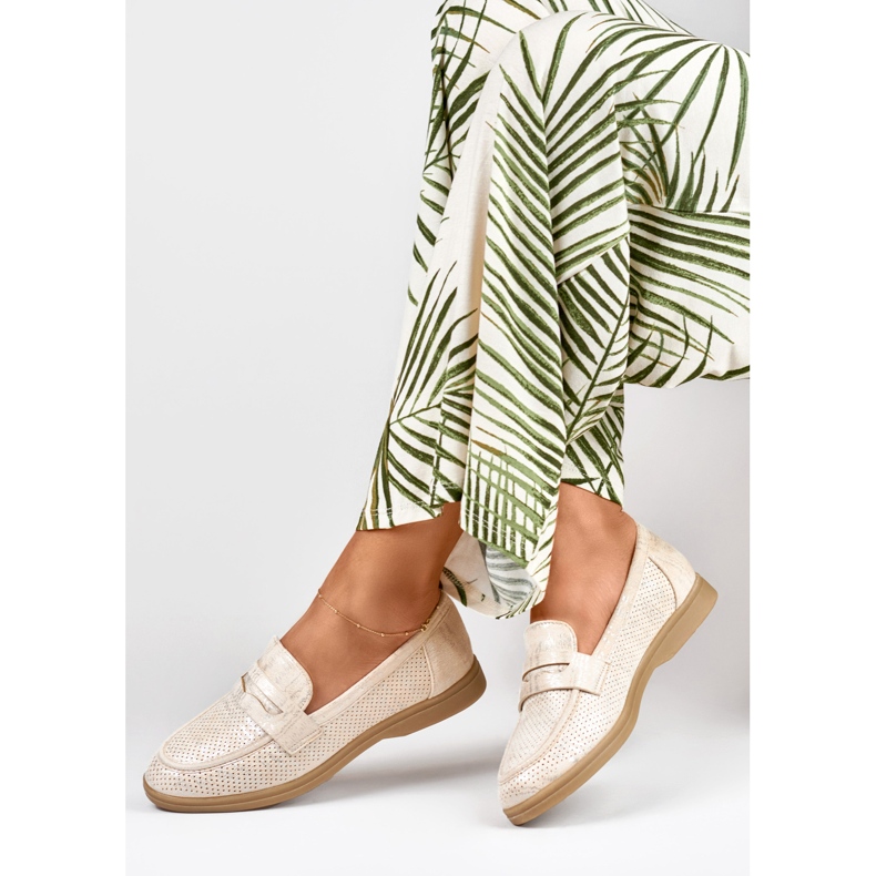 Zapatos mujer calados con brillo plateado beige 2