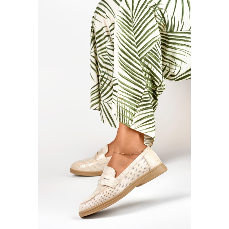 Zapatos mujer calados con brillo plateado beige 1