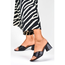 Pantuflas negras de mujer con tacón bajo negro 1