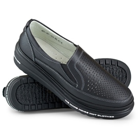 Zapatos calados de mujer fabricados en piel natural negro 1