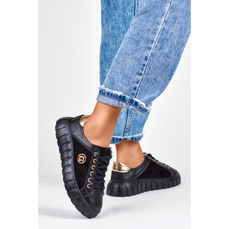 Deportivas de piel negra con detalles dorados negro 1 Deportivas de piel negra con detalles dorados negro 1