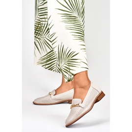 Zapatos calados de mujer fabricados en piel natural beige 2