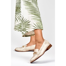 Zapatos dorados con cadena 3