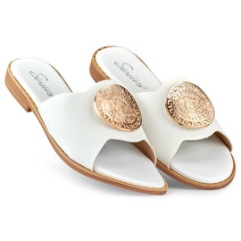 Pantuflas de mujer blancas con decoración dorada blanco 2