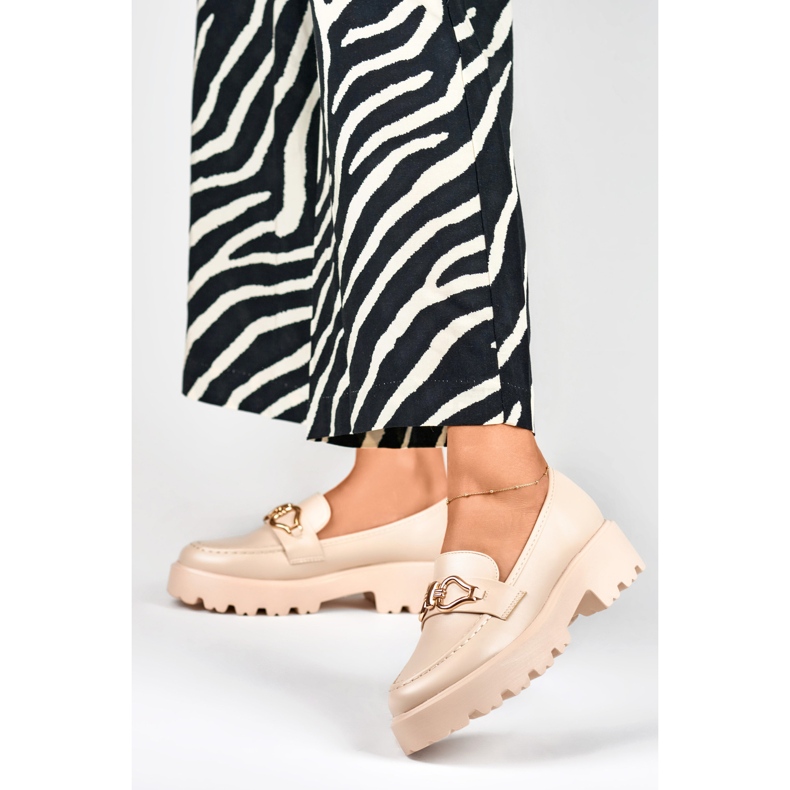 Mocasines beige de mujer fabricados en ecopiel 2