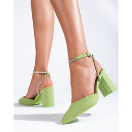 Zapatos de tacón abierto en ante verde de Shelovet 2