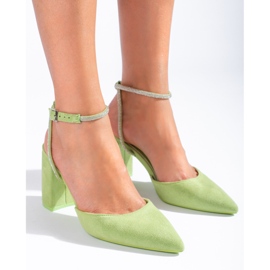 Zapatos de tacón abierto en ante verde de Shelovet 3