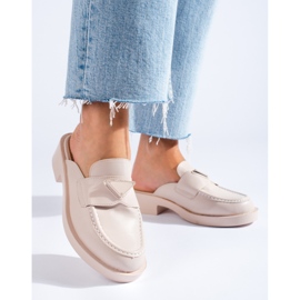 Chanclas beige con puntera integrada de Shelovet 1