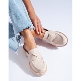 Chanclas beige con puntera integrada de Shelovet 3