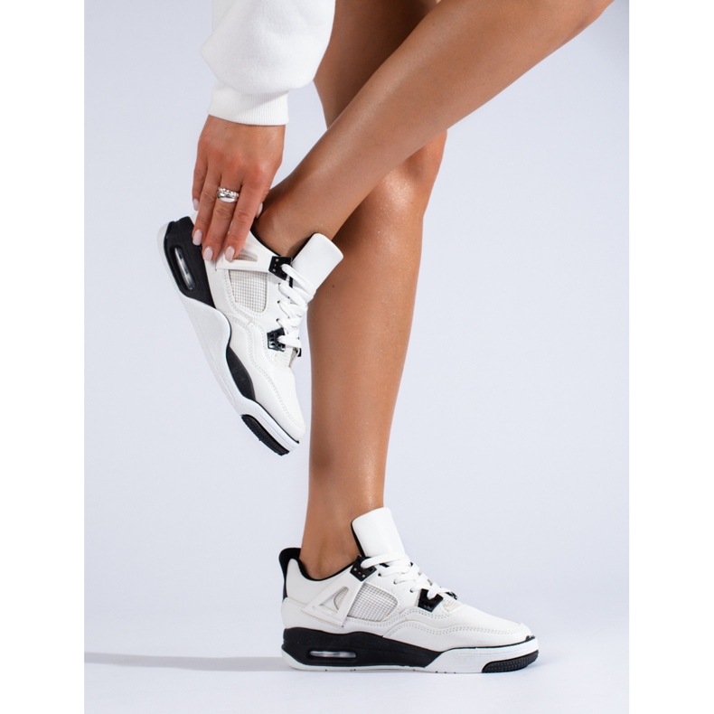 Zapatillas negras y blancas con suela gruesa de Shelovet blanco 1