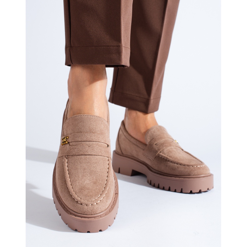 Zapatos clásicos de ante beige oscuro para mujer de Shelovet 1