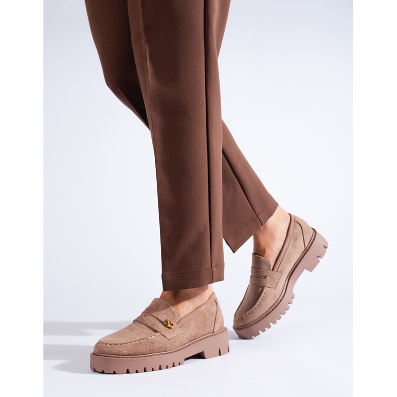 Zapatos clásicos de ante beige oscuro para mujer de Shelovet 2