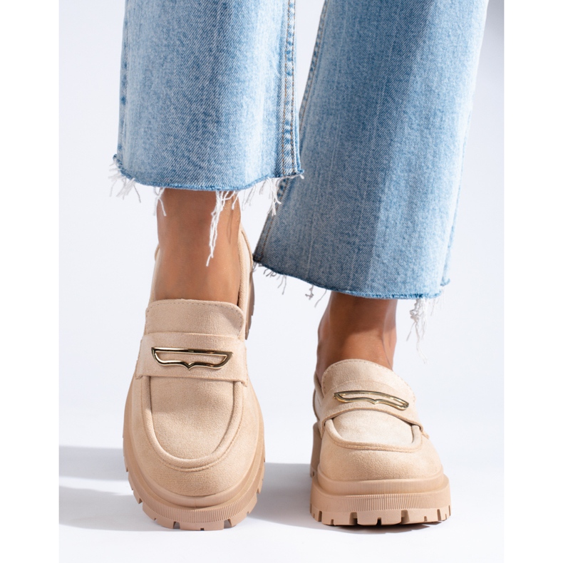 Mocasines de mujer en ante beige de Shelovet 2