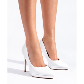 Bombas elegantes blancas en un stiletto Shelovet blanco 1