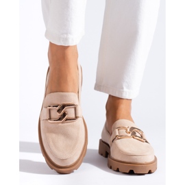 Zapatos de ante beige con cadena de Shelovet 1