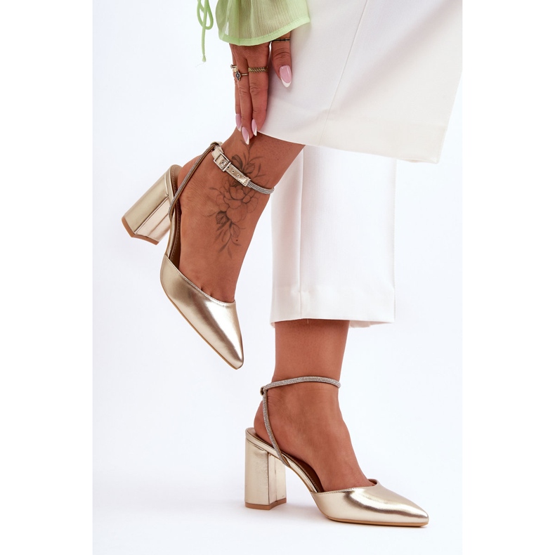 Salones De Piel Con Tira Decorativa Lirosa Dorada dorado 1