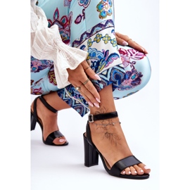 Sandalias Mujer Clásicas Con Tacón Negro Treada 4