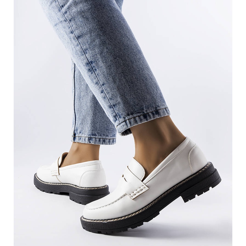 Zapatos brogue blancos con plantilla de piel de Biddie 1