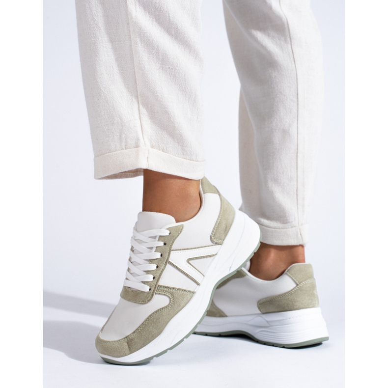 Deportivas de mujer en beige y blanco de Shelovet. 1