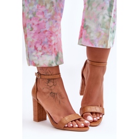 Sandalias En Polo Estampado Serpiente Marrón Hacia 1