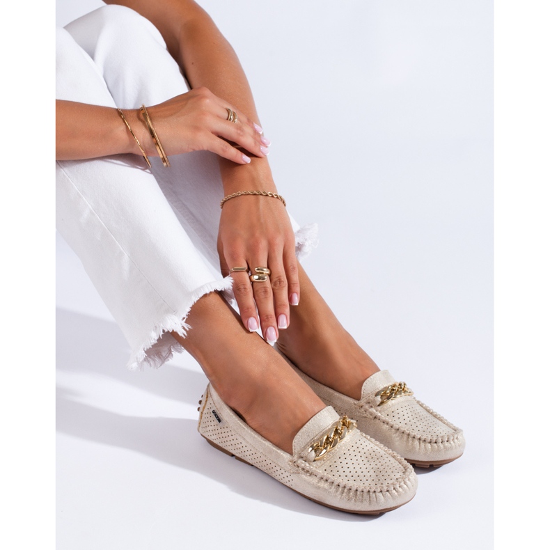Mocasines calados antelina Shelovet beige y dorado 1
