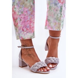 Sandalias trenzadas de ante gris Essenza 5