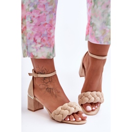 Sandalias trenzadas de ante beige Essenza 1